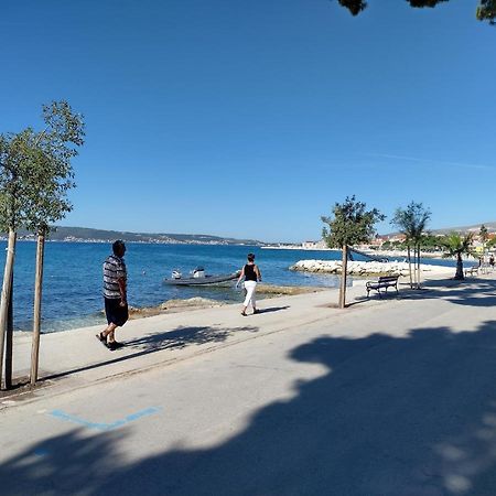 Apartman Figaro Pogled Od Milijun Dolara, 2 Tusa, 2 Wc Kaštela Esterno foto
