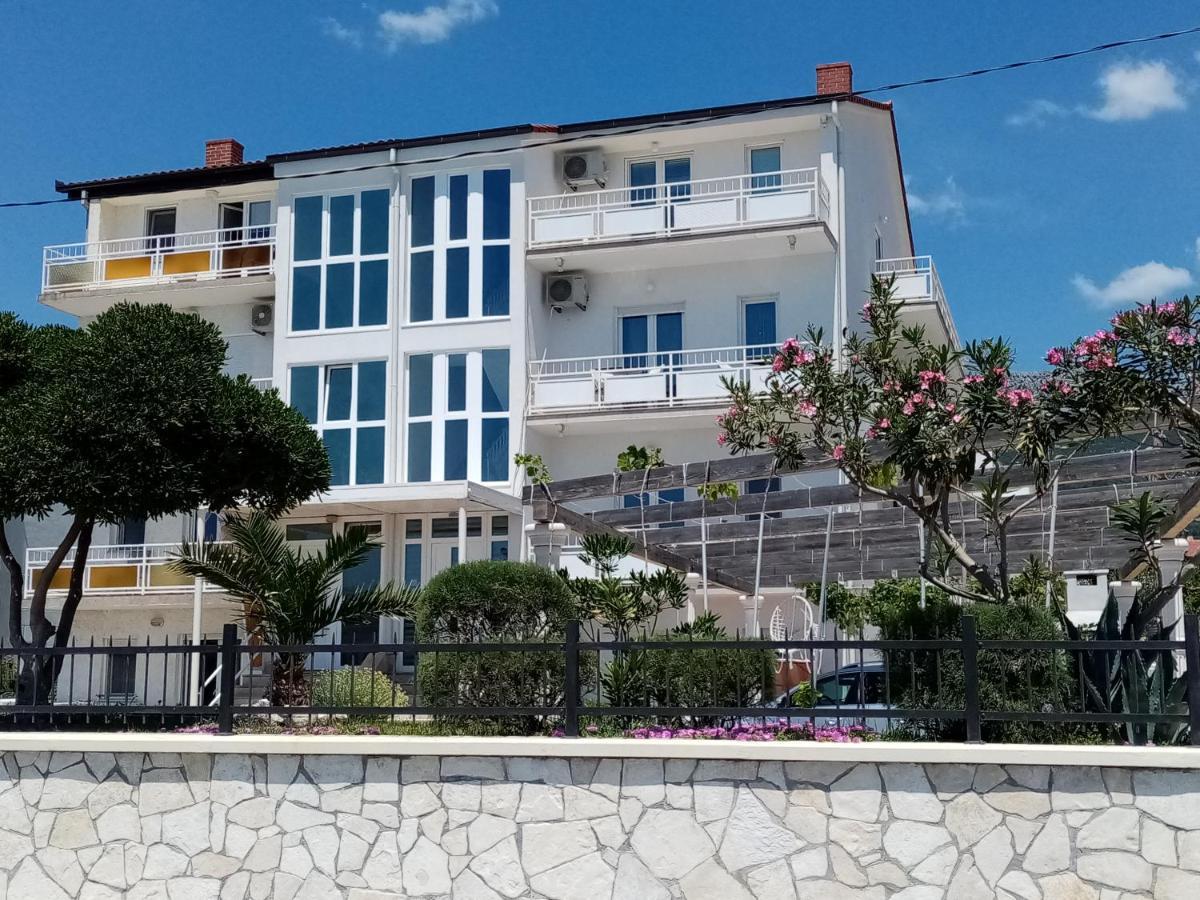 Apartman Figaro Pogled Od Milijun Dolara, 2 Tusa, 2 Wc Kaštela Esterno foto