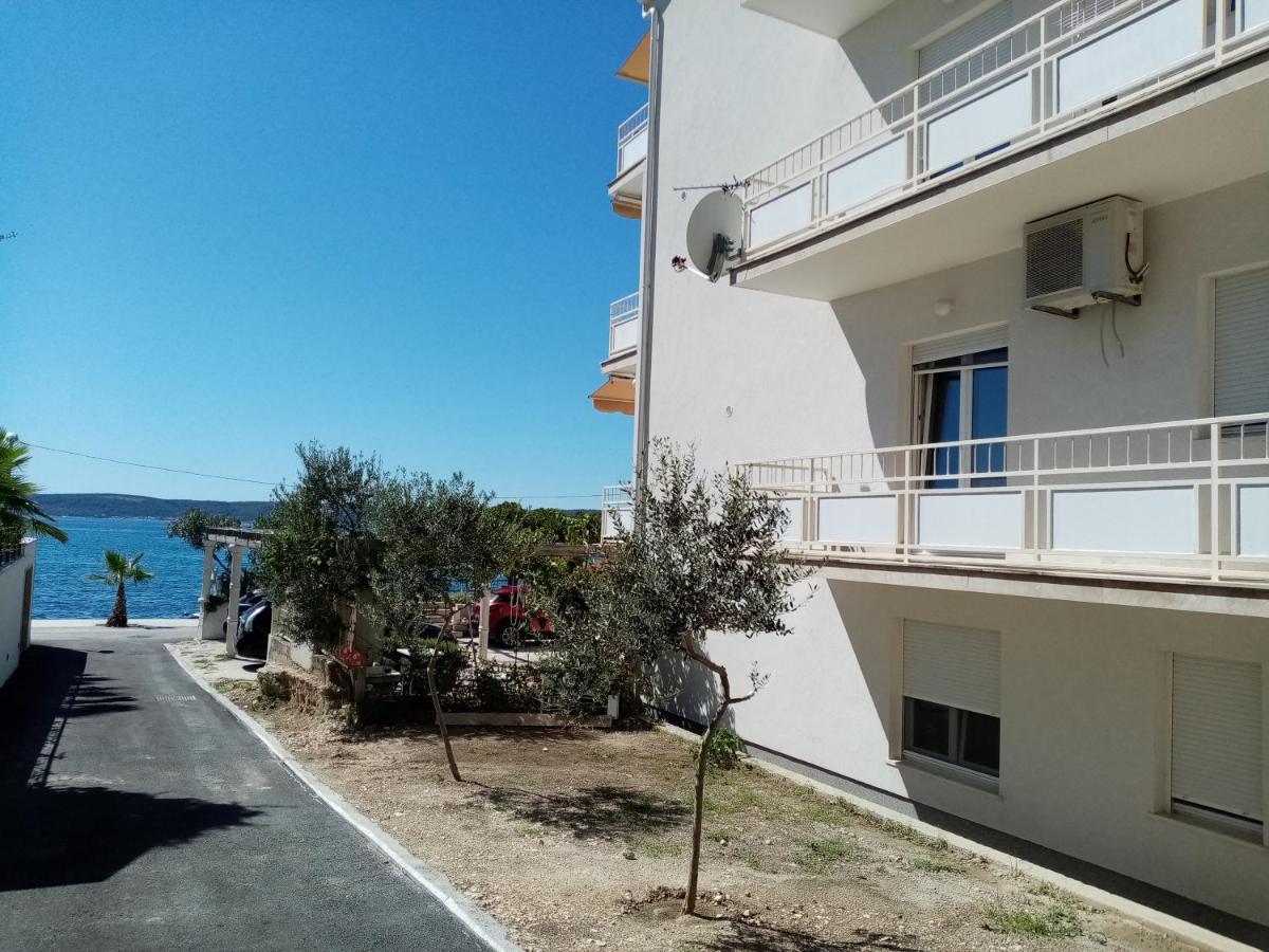 Apartman Figaro Pogled Od Milijun Dolara, 2 Tusa, 2 Wc Kaštela Esterno foto