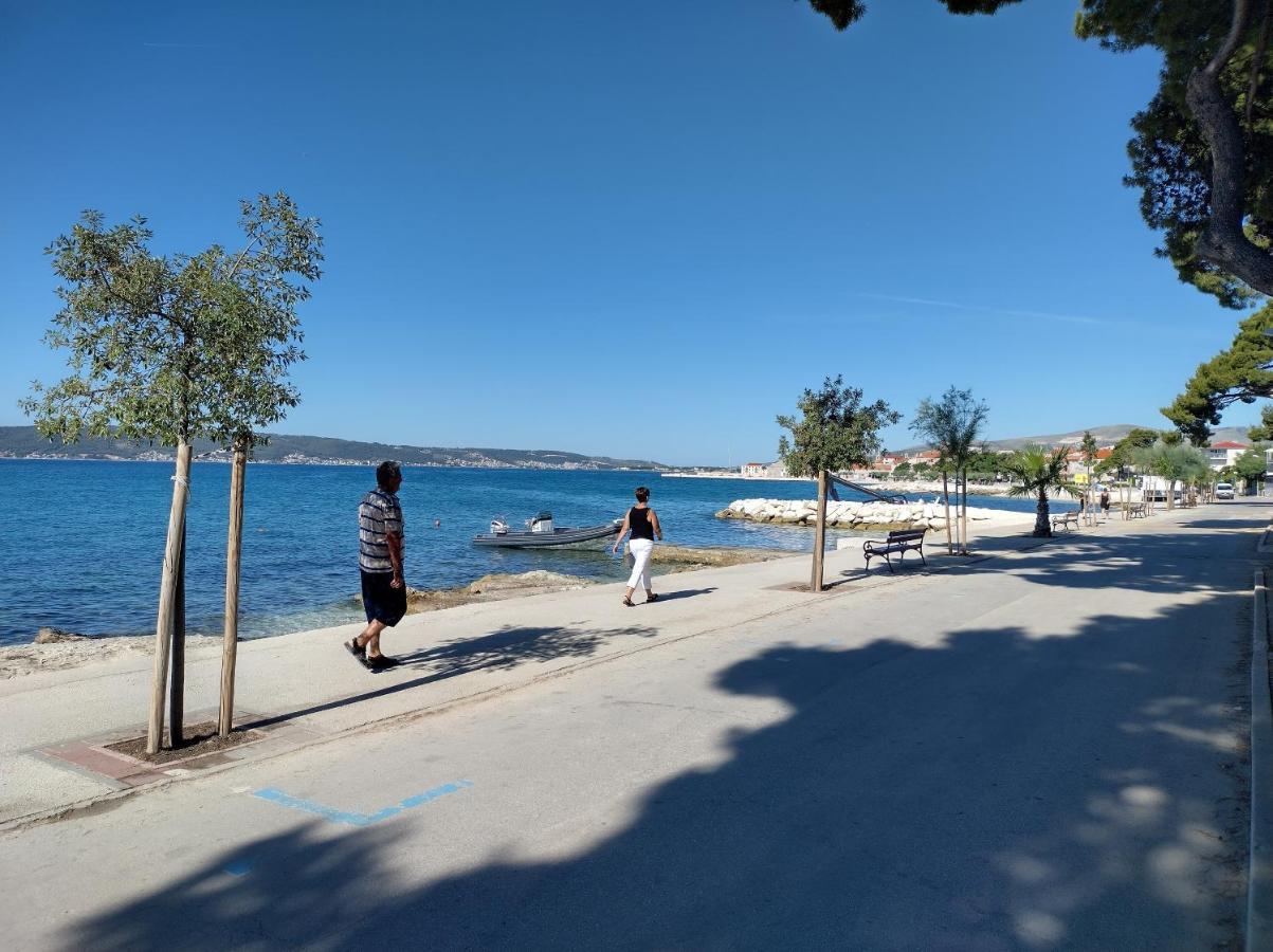 Apartman Figaro Pogled Od Milijun Dolara, 2 Tusa, 2 Wc Kaštela Esterno foto
