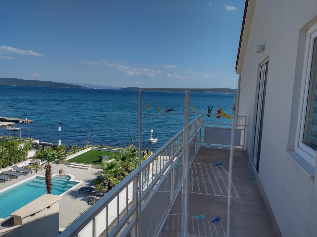 Apartman Figaro Pogled Od Milijun Dolara, 2 Tusa, 2 Wc Kaštela Esterno foto