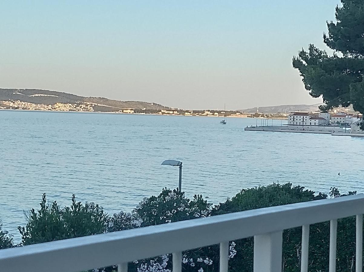 Apartman Figaro Pogled Od Milijun Dolara, 2 Tusa, 2 Wc Kaštela Esterno foto