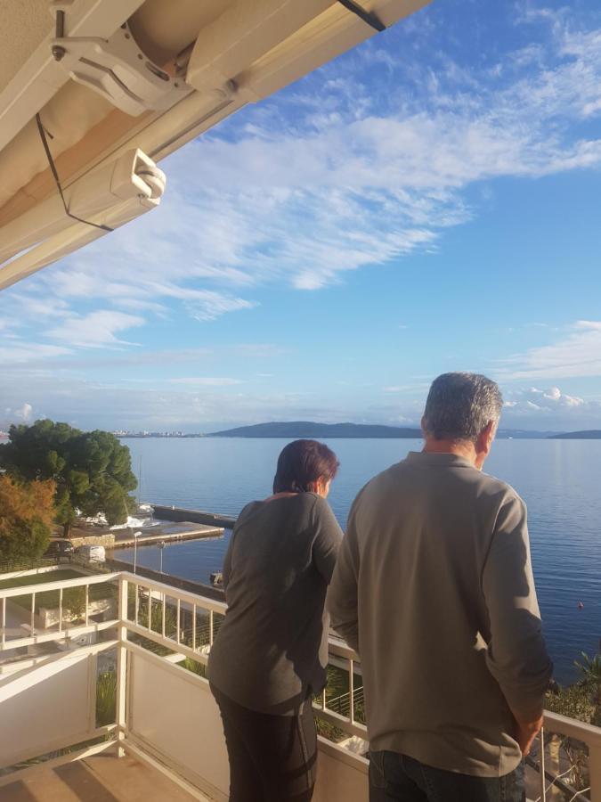 Apartman Figaro Pogled Od Milijun Dolara, 2 Tusa, 2 Wc Kaštela Esterno foto