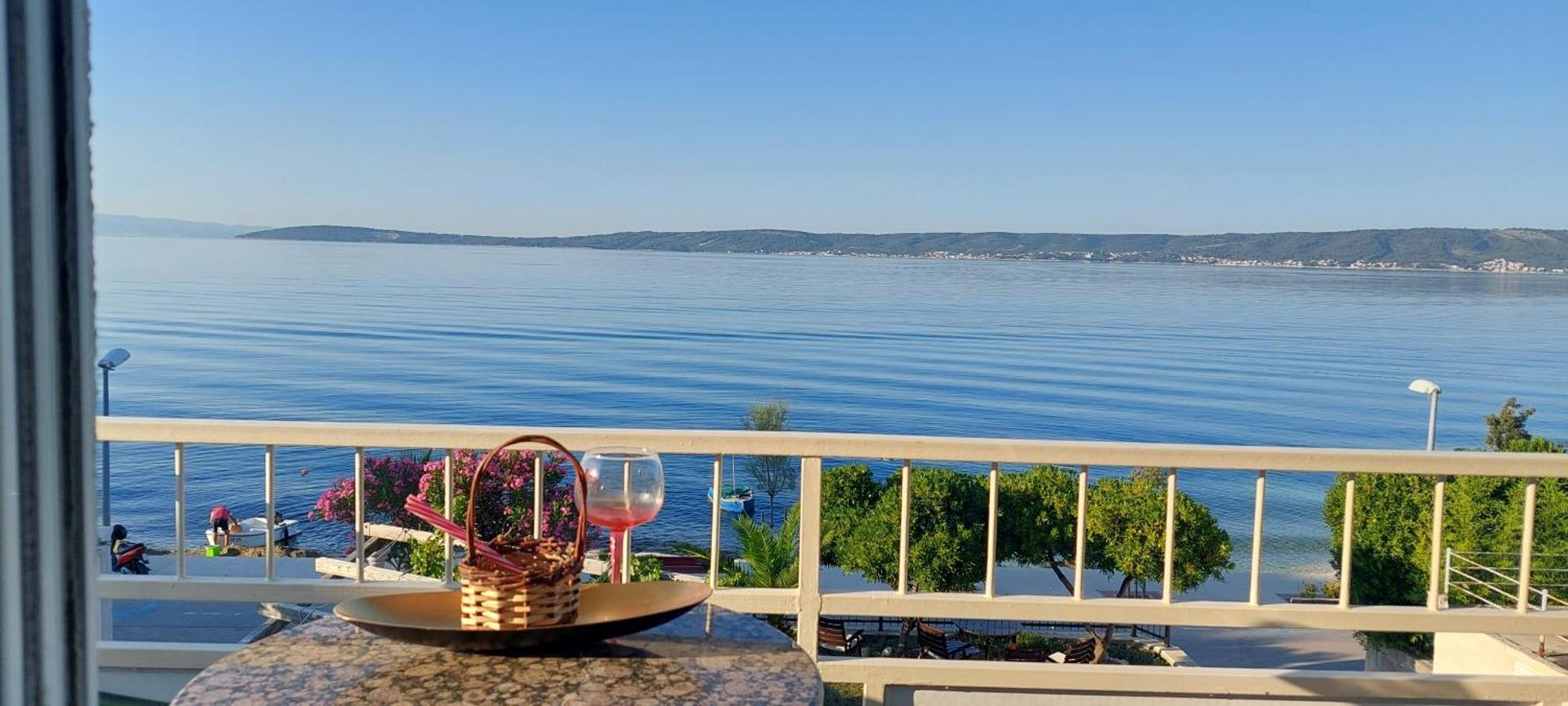 Apartman Figaro Pogled Od Milijun Dolara, 2 Tusa, 2 Wc Kaštela Esterno foto