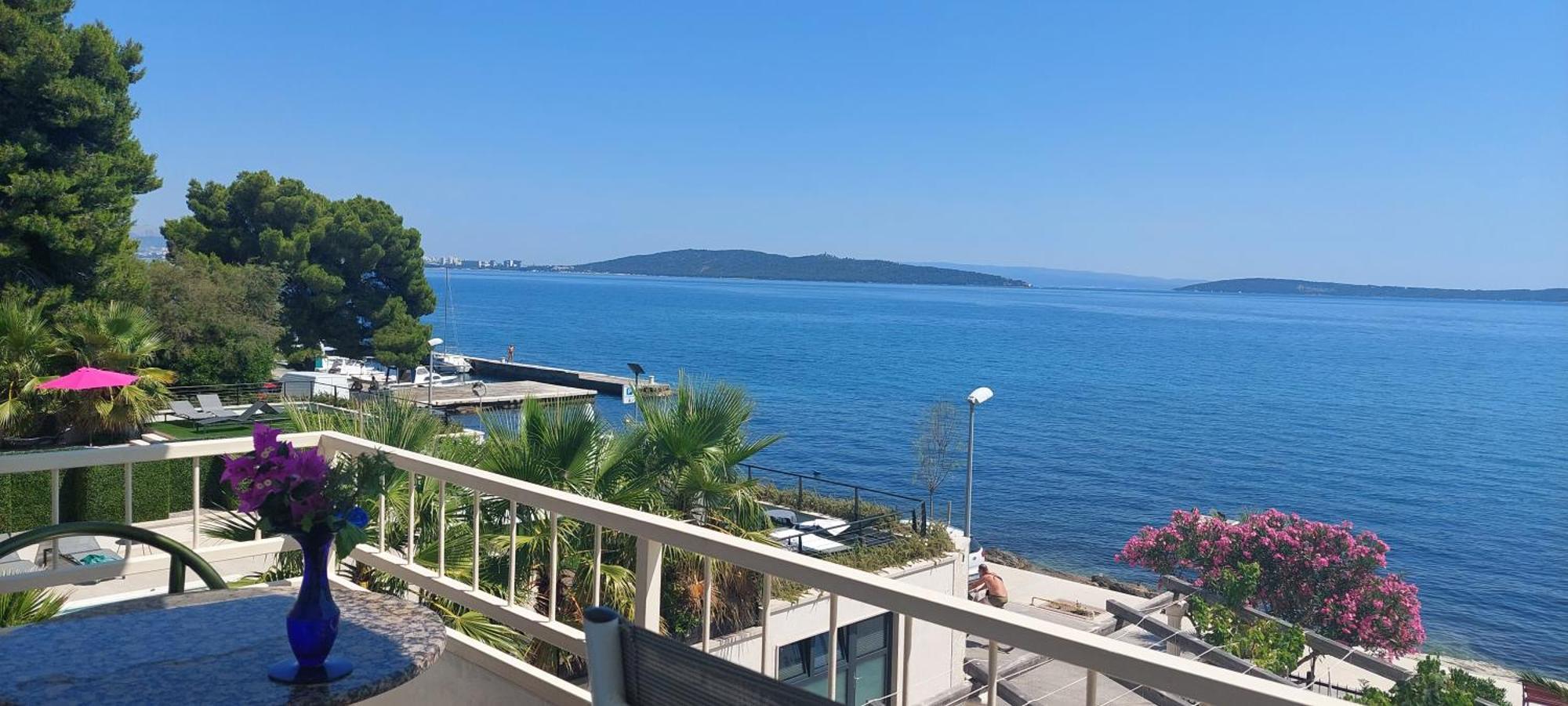 Apartman Figaro Pogled Od Milijun Dolara, 2 Tusa, 2 Wc Kaštela Esterno foto
