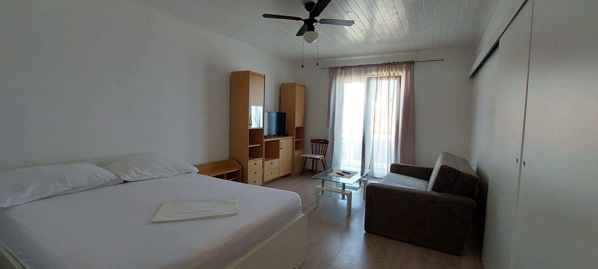 Apartman Figaro Pogled Od Milijun Dolara, 2 Tusa, 2 Wc Kaštela Esterno foto